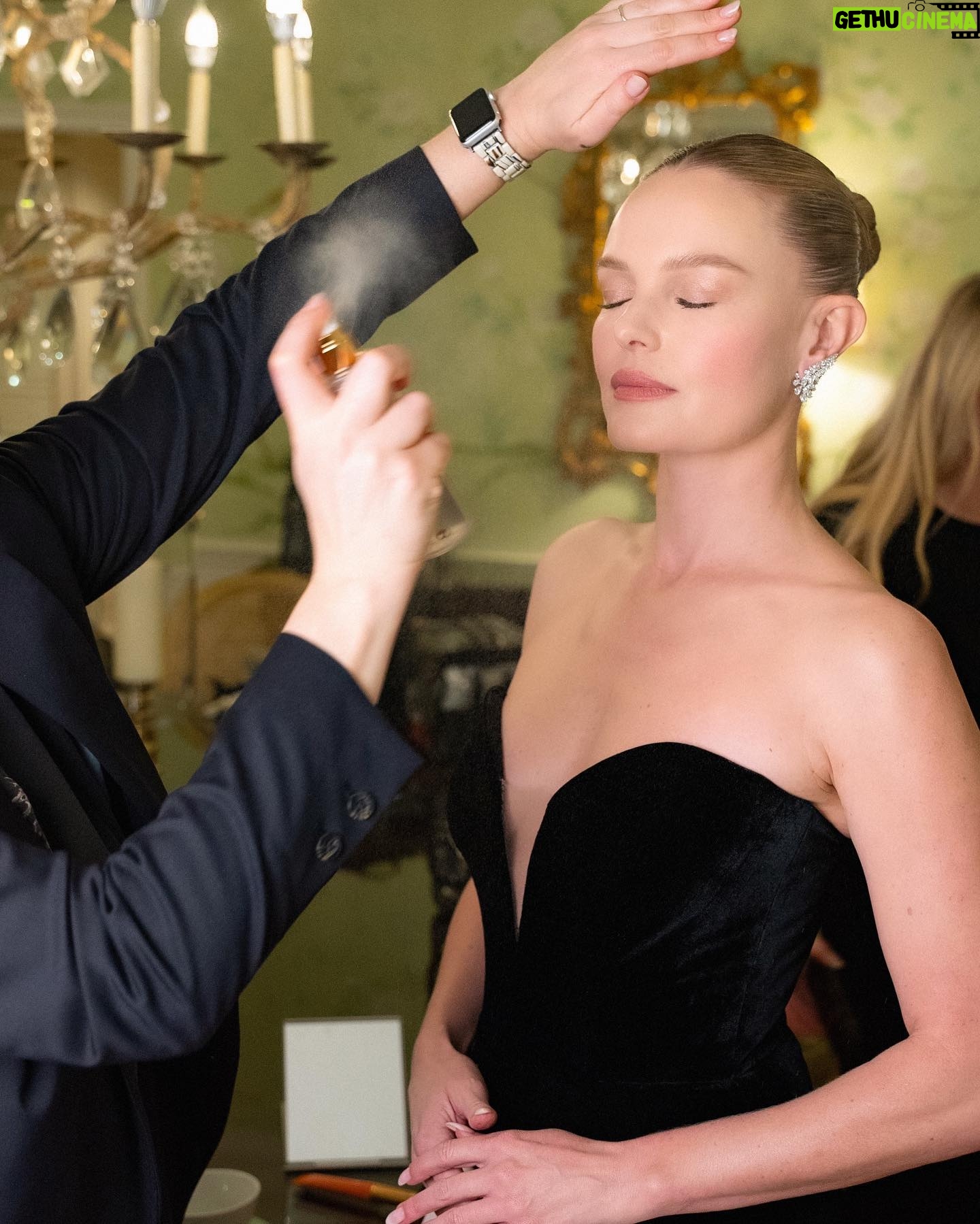 Kate Bosworth Instagram - Getting ready π for @vanityfair π₯ w/ @charlottetilbury @charlottetilburyskincare Thank you π«Άπ» @danadelaney @bridgetbragerhair @ashlie_johnson @faithctatro @samanthamcmillen_stylist