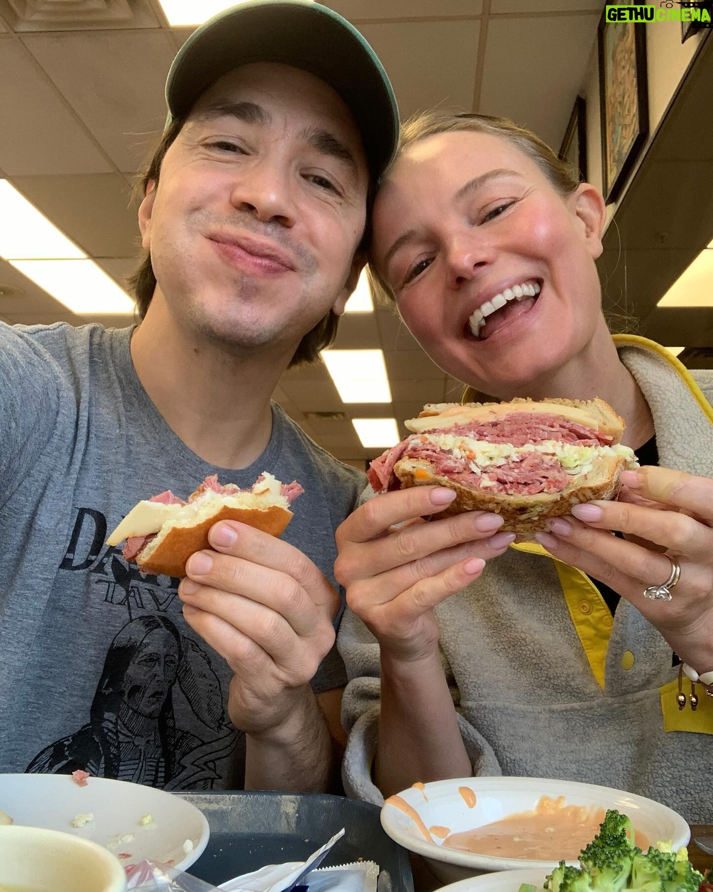 Kate Bosworth Instagram - Ate our way cross country! 🚗🍜🍩 (Things started to get real in Albuquerque w/ stained shirts slide 6)