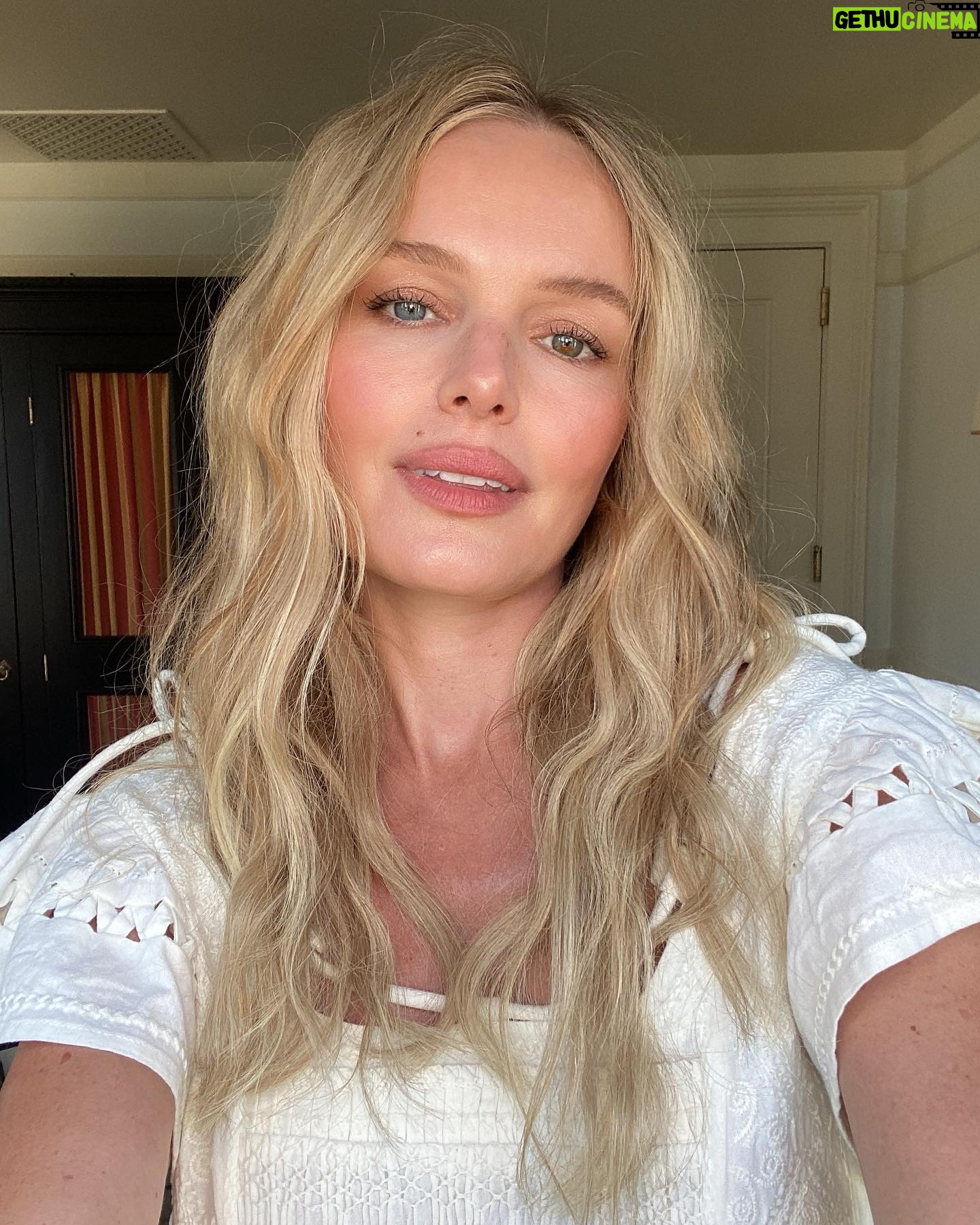 Kate Bosworth Instagram - Thank you to super babes @katiejanehughes @jennifer_yepez for my summer-ready glam ☀️💋