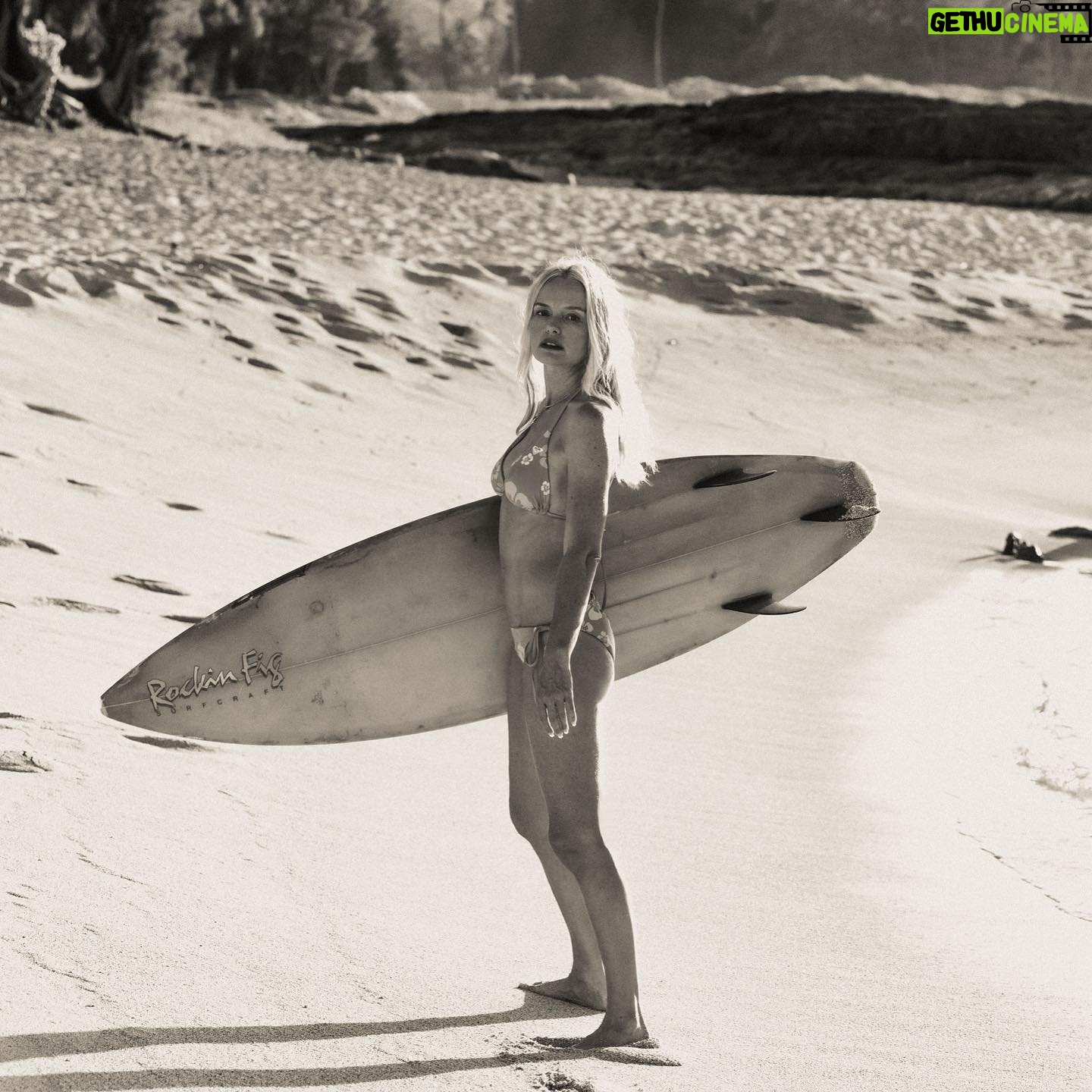 Kate Bosworth Instagram - Cover art 🐚 @marieclaireuk photographed by @serenalutton // video @katherinegoguen 🌊