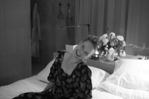 Kate Bosworth Instagram - These things are funny to announce. How to do this right? He’s going the distance? I’ve got a Blue Crush? He’s just THAT into me? I’ve won a date with…??? Ok you get it! 

We thought it might be nice to share our joy in a conversation you all can listen to, on my future husband’s @lifeisshortpodcast 💛 So if you would like to be in the room with us (sort of!) & hear our story, the link is in my bio. 💍

If life is short, find the one who brings you endless peace and radical wonder. ✨ @justinlong I am so grateful it’s you. 

xo