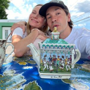 Kate Bosworth Instagram - Summer ‘23 😃☀️🦞 @justinlong if you have an issue w/ slide 7, pls know I made up for it w/ 8 because I’m fair like that, YA KNOW?!?!