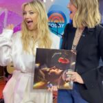 Kate Hudson Instagram - “If I was on my deathbed and I didn’t put a record out it would be the great regret of my life. So why am I not doing that?” #katehudson stopped by TODAY to perform songs from her debut album “Glorious.” 🎤✨