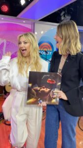 Kate Hudson Instagram - “If I was on my deathbed and I didn’t put a record out it would be the great regret of my life. So why am I not doing that?” #katehudson stopped by TODAY to perform songs from her debut album “Glorious.” 🎤✨