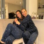Kate Wright Instagram - Happy New Year ✨ The perfect end to the year for us, at home, in pjs, eating Caribbean food. Tucked in bed by 10pm 🫶🏼