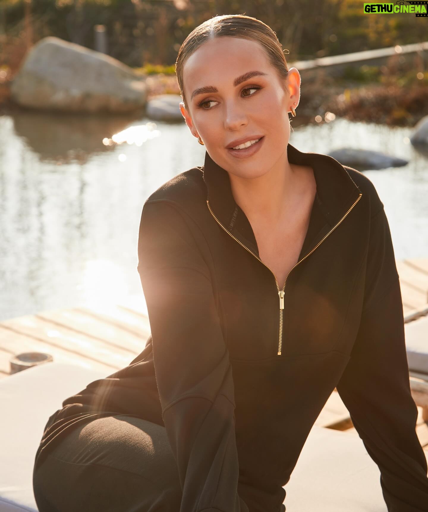 Kate Wright Instagram - Comfy clothes always please π«ΆπΌ One half of my spring collection with @fandfclothing is here. This collection is all about super soft fabrics & everyday basics. I really hope you love it ππ» #fandffamily #activewear #loungewear #ad