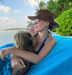 Kate Wright Instagram - Making memories 🩵🥥