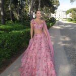 Kate Wright Instagram - One more moment for the outfit 🌸