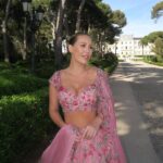 Kate Wright Instagram - One more moment for the outfit 🌸