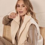 Kate Wright Instagram - My @fandfclothing active collection is here. And I’m so excited about it 🥰 Active and comfy wear, available in the majority of large Tescos stores now 🖤 #fandfamily #AD #fandfactive
