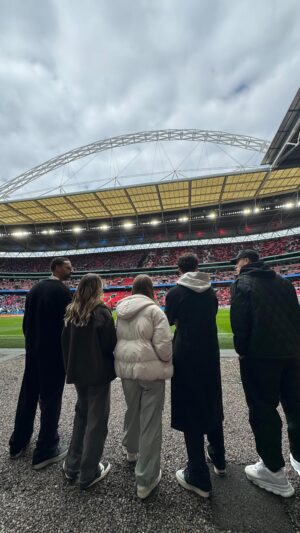 Kate Wright Instagram - Family day out to Wembley watching @manchesterunited & Cree’s first ever match, he loved it ❤️