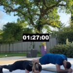Kate Wright Instagram - PLANK-OFF Nothing like some healthy competition in the morning 💪🏻🤣 👇🏼who do you think wins? Watch to the end to see 🫢