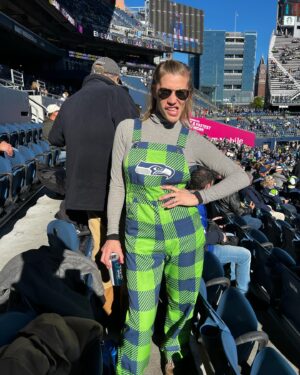 Katee Sackhoff Instagram - Probably should be more transparent with our fandom….don’t want to get mistaken for the visiting team 😂😆 #gohawks #seattle What a game yesterday!!