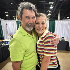 Katee Sackhoff Instagram - Got myself a little Standing Bear time this weekend ❤️ @fanexpochicago #LDP #longmire