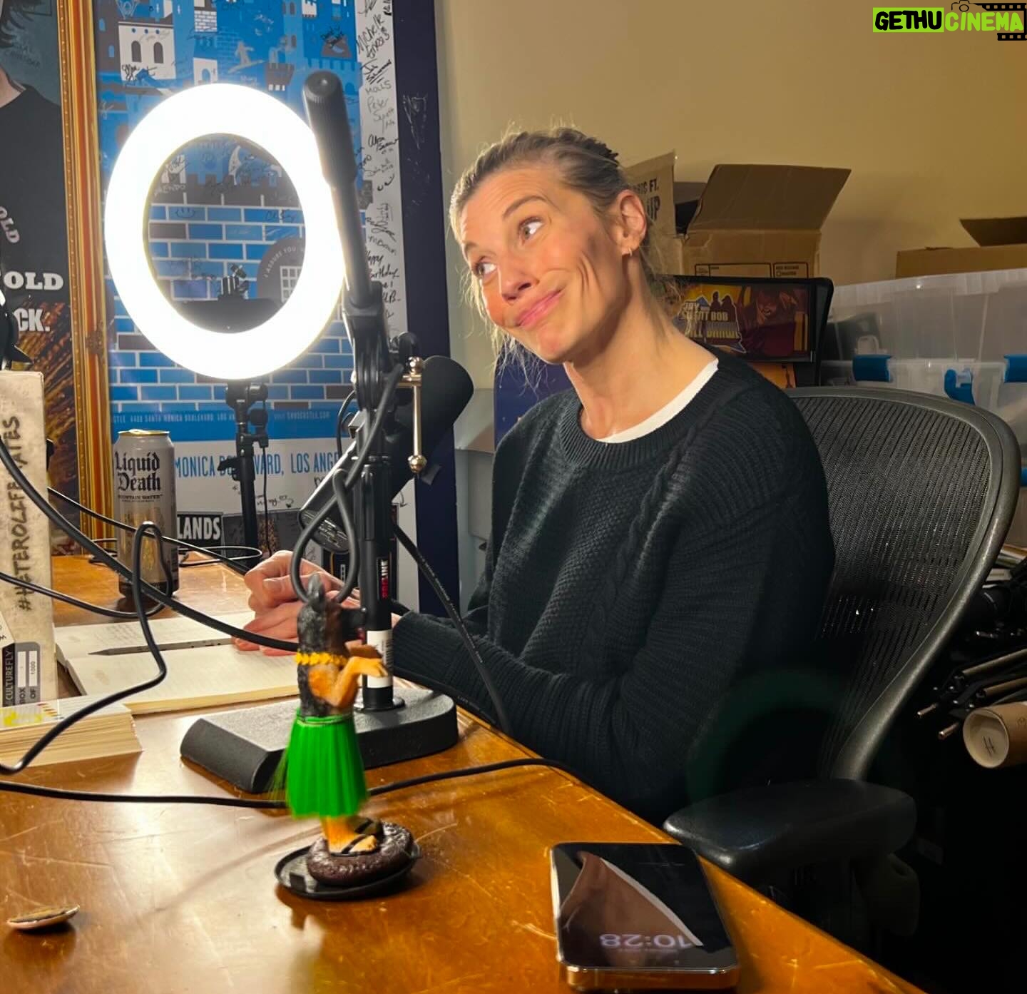 Katee Sackhoff Instagram - Today’s episode of @thesackhoffshow is a real gem…That’s because my guest @thatkevinsmith is truly a wonderfully special human being and I’m lucky to call him a friend. Plus he spends the first 30 minutes pretty much running the show for me 😂 Make sure to give it a listen now. Everywhere you get your podcasts. 😘 #kevinsmith #thesackhoffshow #theflash