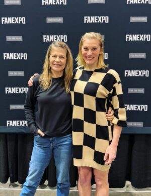 Katee Sackhoff Instagram - They say don’t meet your hero’s…Do!! Please Do!! As a young girl Linda Hamilton and Sigourney Weaver validated my existence in so many ways! To be strong, capable, smart, and feminine. I’ve modeled so much of my career off of theirs (and Bruce Willis but that’s another post 😘) this was such a dream…if only I could find a project to someday work with Linda or Sigourney, then my career would be complete! ❤️ a girl can wish right? 🙏🏻😊
#fanexpo #lindahamilton #scifi #strongwomen #musclesarebeautiful