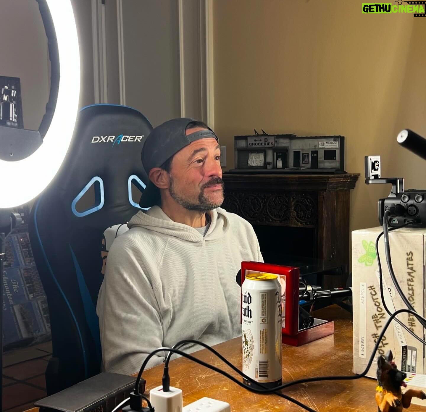 Katee Sackhoff Instagram - Today’s episode of @thesackhoffshow is a real gem…That’s because my guest @thatkevinsmith is truly a wonderfully special human being and I’m lucky to call him a friend. Plus he spends the first 30 minutes pretty much running the show for me 😂 Make sure to give it a listen now. Everywhere you get your podcasts. 😘 #kevinsmith #thesackhoffshow #theflash