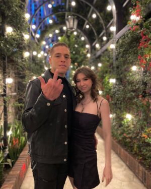 Katelyn Nacon Instagram - What a night, can’t believe it’s all coming to an end! Forever lots of love for @amcthewalkingdead 💕💕