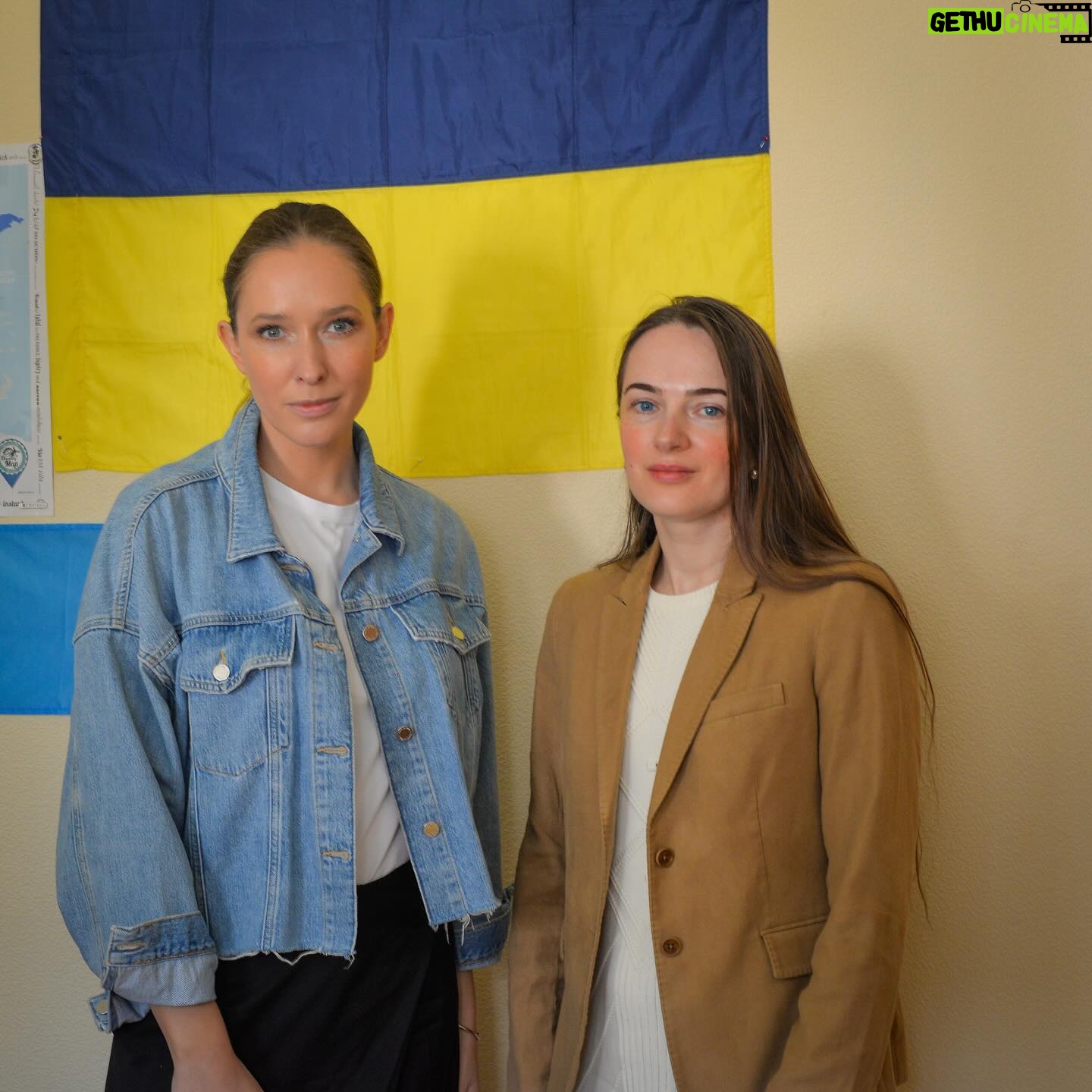 Kateryna Osadcha Instagram - Ми в @center_for_civil_liberties вже понад 10 років працюємо над поверненням цивільних з російської неволі, документуємо російські воєнні злочини. Історії людського болю й втрат. Наші нові партнери — @kosadcha та її фундація @osadcha.foundation — також ведуть кейси тих, хто безвісти зник і кого утримують у неволі. Для обох наших організацій головне – люди! Тому сьогодні ми об’єднуємось заради них. Разом ми маємо використати всі можливості для того, щоб повернути всіх цивільних, без умов та обмінів. Ми маємо повернути людям свободу й забезпечити справедливість.