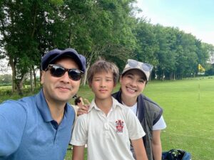 Kathaleeya McIntosh Instagram - Kin’s cricket match 🏏 ไม่ชอบถ่ายรูปและไม่อยากให้ถ่าย…ได้หนึ่งรูปถ้วนไม่มีโอกาสแก้ตัวนะคะ ถ่ายรูปเสร็จเดินหนีเลย 😅😂🤣
