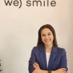 Kathaleeya McIntosh Instagram – รอยยิ้มเดิมแต่มั่นใจขึ้น อิอิ 🤩 มาทำวีเนียร์แก้สีฟันของตัวเองค่ะ หมอแปมคือที่สุด! นางเก่งมาก ละเอียดมาก เนี๊ยบมากจนต้องมาเขียนถึงเลยเพราะบอกหมอว่าขอทุกอย่างเหมือนเดิมแต่แก้สีฟันให้ไม่หมอง ไม่คล้ำ 🦷 อยากยิ้มแล้วฟันสวยฟันขาวเหมือนคนอื่นๆเค้าบ้าง🤣ไม่ต้องการความสมบูรณ์แบบ ขอรอยยิ้มเดิมและธรรมชาติที่สุดและหมอก็จัดการให้ได้อย่างใจเลยค่ะ(จริงๆคือดีกว่าของเดิมมาก😂) 🥰 ขอบคุณมากๆนะคะ ขอบคุณหมอออยด้วย ช่วยดู ช่วยเล็งกันทั้งคลินิก ขำมาก! ถูกใจที่สุดค่ะ 👍🏻💕 ใครอยากแก้ปัญหาสีฟันไม่สม่ำเสมอ รูปร่างฟันแนะนำมาที่นี่เลยค่ะ @wesmiledentalhaus @drnolapan @oilruedeerat #วีเนียร์ #veneers #dentalveneers #ceramicveneers