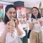 Kathaleeya McIntosh Instagram - Lovely Moment at ERB Maison Pop-up ที่ชั้น 1 Central Chidlom วันนี้ถึง 16 Feb 2023 ค่ะ มาทำน้ำหอมของตัวเองกันค่ะ 🌸💐🌹🌺🌼 #erbmaisoncentralchidlom #erbmaison #erbthailand