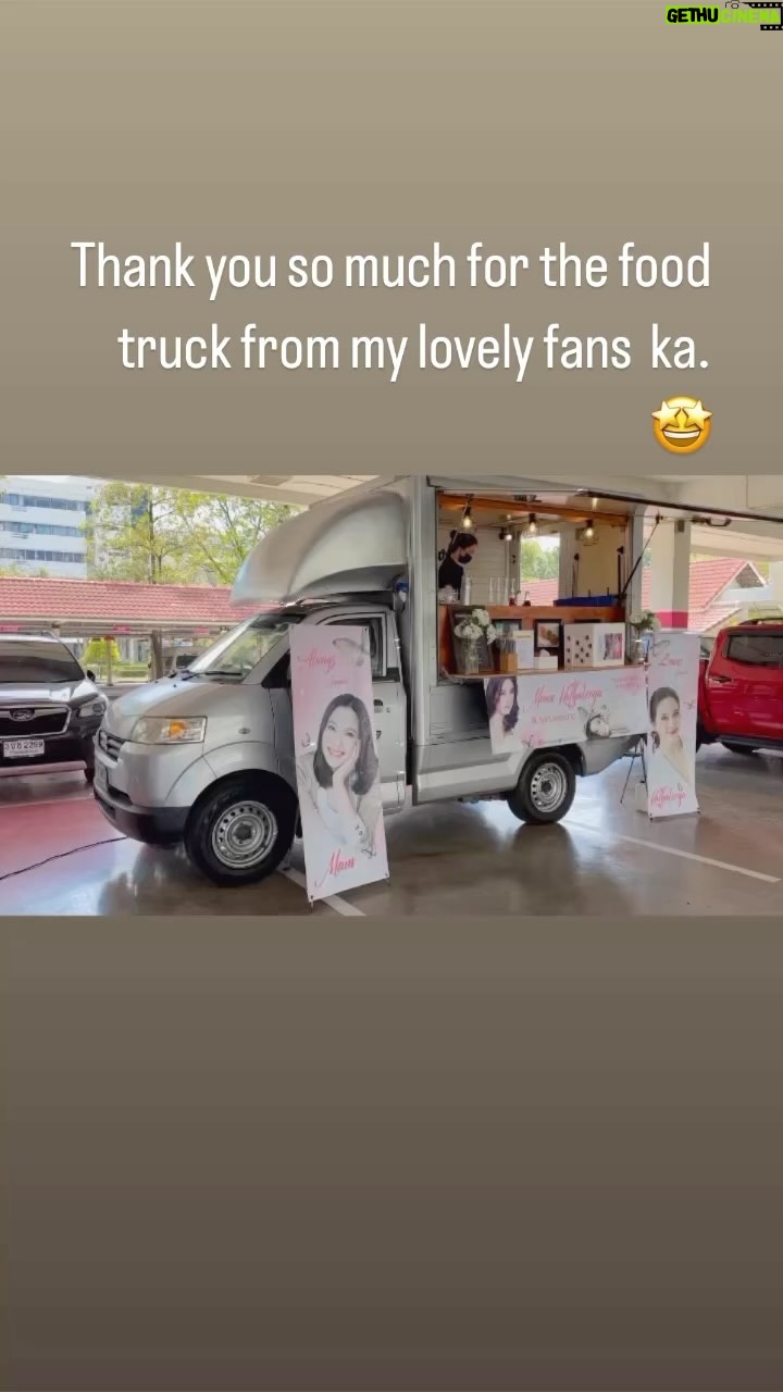 Kathaleeya McIntosh Instagram - Thank you so much for the food truck from my lovely fans ka. 🤩 ขอบคุณน้องๆที่ส่ง food truck มาให้ที่กอง #สืบลับหมอระบาด นะคะ 🙏🏻 💕 #คนรักแหม่ม