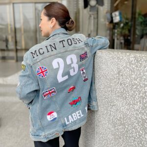 Kathaleeya McIntosh Instagram - ขอบคุณพี่เล้ง @zenithorial1988 ที่ส่ง jacket มาให้นะคะ ปักชื่อ MCINTOSH ให้ด้วย เท่ระเบิดเลยค่ะ ชอบจัง มีตัวเดียวไม่ซ้ำใครเลย ใครชอบหรือสนใจลองเข้าไปดูได้เลยค่ะ🤩😍
ฝากแบรนด์ @label.101 ด้วยนะคะ 😘
