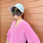 Kathaleeya McIntosh Instagram – มีของดีมาแชร์ค่ะ หมวกกันแดดพร้อมแว่น 🧢 🕶️ มันเริ่ดมาก! เหมาะกับแดดช่วงนี้เลยค่ะ 😂🥵 น้องสาวคนเก่งสองคนของแหม่มเป็นคนทำ ทำเองใช้เองและทำขายด้วยเลยช่วยโปรโมท มันดี๊ดีค่ะเผื่อใครสนใจนะคะ 👉🏻 @klume.bkk @fonperada @tiktee