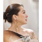 Kathaleeya McIntosh Instagram - Thank you พี่น้ำ พี่เปิ้ล น้องพลอย หลานปรางค์นะคะ 🤩🥰 makeup💄by @nam_makeup Hair 💇🏻‍♀️ by @plepattra888 earrings by @ploypin_vintage bracelets by @apinarajewellery #นาฏราชครั้งที่15 (ขอบคุณรูปบางส่วนจาก @iisuda @paikaeo @orn_nuorn @best_of_kathaleeya 😍)
