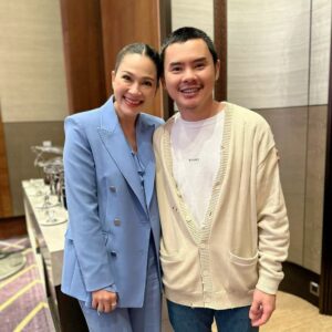 Kathaleeya McIntosh Instagram - เมื่อภัสสรได้เจอกับผู้กำกับของเค้า 🥰 ภาพเดียวที่ถ่ายที่งานเมื่อวาน 😂 คิดถึงเสมอนะจ๊ะพี่ย้ง รอติดตามและเป็นกำลังใจให้ #789trainee ค่ะ 🤩 #789one31 #oneสนั่นจอ2023 #789survival