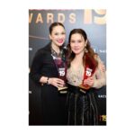 Kathaleeya McIntosh Instagram - ขอบคุณคมชัดลึกอวอร์ดครั้งที่ 19 และคณะกรรมการทุกท่านนะคะ ขอบพระคุณพี่ปิ่นที่รักและเคารพที่นึกถึงแหม่มและหยิบยื่นบทนี้ให้ค่ะ ขอบคุณช่อง3 ค่ะ ขอบคุณพี่ใหม่พี่สาวที่รักยิ่งที่คอยช่วยเหลือดูแลแนะนำทุกสิ่งให้และขอแสดงความยินดีอย่างยิ่งกับรางวัลนักแสดงนำหญิงยอดเยี่ยมนะคะ 👍🏻👏🏻🤩ขอบคุณทีมงานทั้งเบื้องหน้าเบื้องหลัง ผู้กำกับและนักแสดงสาปซ่อนรักทุกคนค่ะ รางวัลนี้สำหรับพวกเราทุกคนค่ะ 🥳 และขาดไม่ได้เลยคือขอบคุณคุณผู้ชมทุกคนนะคะและ ครม(คนรักแหม่มคนรักใหม่😂)ที่คอยเป็นกำลังใจให้เสมอ…🫶🏻♥️ ขอแสดงความยินดีกับทุกๆรางวัลด้วยค่ะ 🥳 #สาปซ่อนรัก #tvscene #ช่อง33