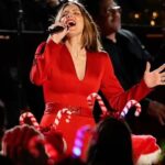 Katharine McPhee Instagram - What did you ask Santa for this year? 🎅🏼🎄 #RockCenterXMAS @nbc