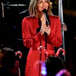 Katharine McPhee Instagram - Had an incredible time at #RockCenterXMAS lighting up the tree tonight. Magical as always! 🎄Thank you @nbc!
