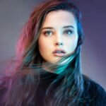 Katherine Langford Instagram - Emoting for @thewrap @corinamariephoto 🙌 with @mollyddickson @louisvuitton @brianfisherhair @sagemaitri
