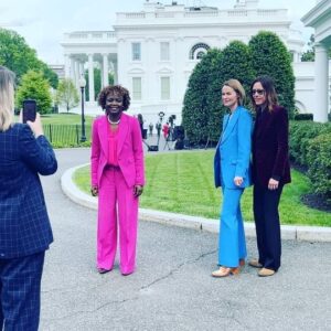 Katherine Moennig Instagram - Words don't give this day justice. Thank you @k_jeanpierre for having us in celebrating lesbian visibility week. Thank you to the incredible staff for being so generous with their time and welcoming us. Thank you to the brilliant minds of all the lgbtq members who we spoke at length with, who are doing the work. It was an honor. ❤️🏳️‍🌈 #lesbianvisibilityweek #thelword