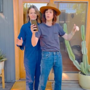 Katherine Moennig Instagram - Shout out to the meet and greets. Leisha, Mo and myself are very excited to meet you all. 
Head over to the @thepantspod and to help us pick merch. 

Tickets available in Bio 👖