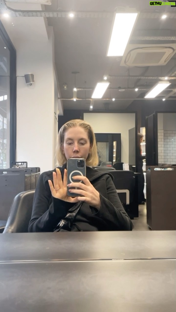 Katherine Ryan Instagram - @samburnetthair @hareandbone colour by #Amelia sorry gyal I donβt have your insta! Xx π π©π»βπ¦°π§πΌββοΈ