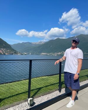 Katherine Ryan Instagram - We were sad for the admin glitch that prevented us from attending the Netflix Festival BUT 🍋 turned those lemons into lemonade with a last minute trip to @ilsereno voted the best hotel in Europe 🇮🇹 and it’s a prize well deserved 👏🏼 🥂 🚤 🍝. @bobby_k__ and I had the most relaxing luxurious #spa holiday at #lakecomo only hotel that lets you drive a boat! X