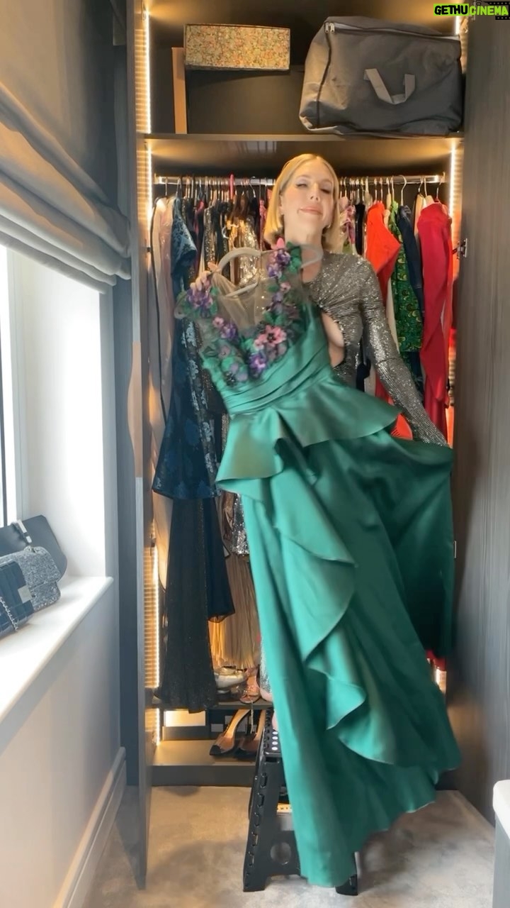 Katherine Ryan Instagram - #AD | Selling your pre-owned clothes is now free on @ebay_uk ❤️ Keep your eyes peeled for something exciting, coming very soon! #ThingsPeopleLove