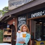 Katherine Salosny Instagram – ¡Hola a todos! 💚✨ Estoy emocionada de compartir con ustedes mi experiencia tomando triple shot de @soysilvestrechile
Hace más de un año tuve la oportunidad de entrevistar a la Cristi, emprendedora de estos shots y desde entonces los tomo todos los días. El poder del wheatgrass, jengibre y cúrcuma en un solo shot es simplemente increíble.
A pesar de que ahora vivo en Algarrobo, coordinar la entrega de mis shots no fue fácil, pero gracias a @emporioeljardin puedo seguir disfrutando de sus beneficios. ¡No saben lo feliz que estoy de tenerlos de nuevo en mi rutina diaria! 💪🌱 #TripleShotDeSilvestre #JugoPrensadoEnFrío #EnergíaNatural #Bienestar #EmporioElJardín #Shots #VidaSaludable #WheatgrassPower #soysilvestre #algarrobo #clorofila