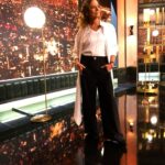 Katherine Salosny Instagram - Es hoy ! Es hoy!! Los planes no confesados de @katysalosny Idola y rostro de todos los tiempos, inolvidable hoy la acompañamos en @podemoshablarchv Se ve maravillosa… verdad? El vestuario no es intelectual, no es arte o ciencia. Se Trata de darle placer a las personas, haciéndolas sentir maravillosas. Eso es a lo que la gente reacciona 🪡 @katysalosny Make Up : @javinicole12 Total look : @wendypozolondress #katysalosny #sastreria #diseñosustentable #wendypozo #podemoshablar