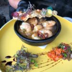 Katherine Salosny Instagram - Mi lugar favorito….mi plato favorito camarones al pil pil..ven y elige el tuyo! Finde del 18 abierto de jueves a martes almuerzo y cena importante que reserves tu hora Solo llamando!! @casatunquen 56 9 9748 8028 Avisa si vienes con mascota somos animal friendly