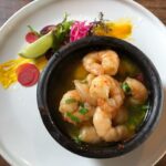 Katherine Salosny Instagram - Mi lugar favorito….mi plato favorito camarones al pil pil..ven y elige el tuyo! Finde del 18 abierto de jueves a martes almuerzo y cena importante que reserves tu hora Solo llamando!! @casatunquen 56 9 9748 8028 Avisa si vienes con mascota somos animal friendly