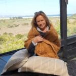 Katherine Salosny Instagram - En @tiendakami encontrarás calidez artesanal!! Mantas 100% lana y bellos cojines de lino decorativos. Transforma tus espacios con fibras naturales te van a encantar!! Despacho a tooodo Chile Síguenos y conoce más de nuestro trabajo en @tiendakami