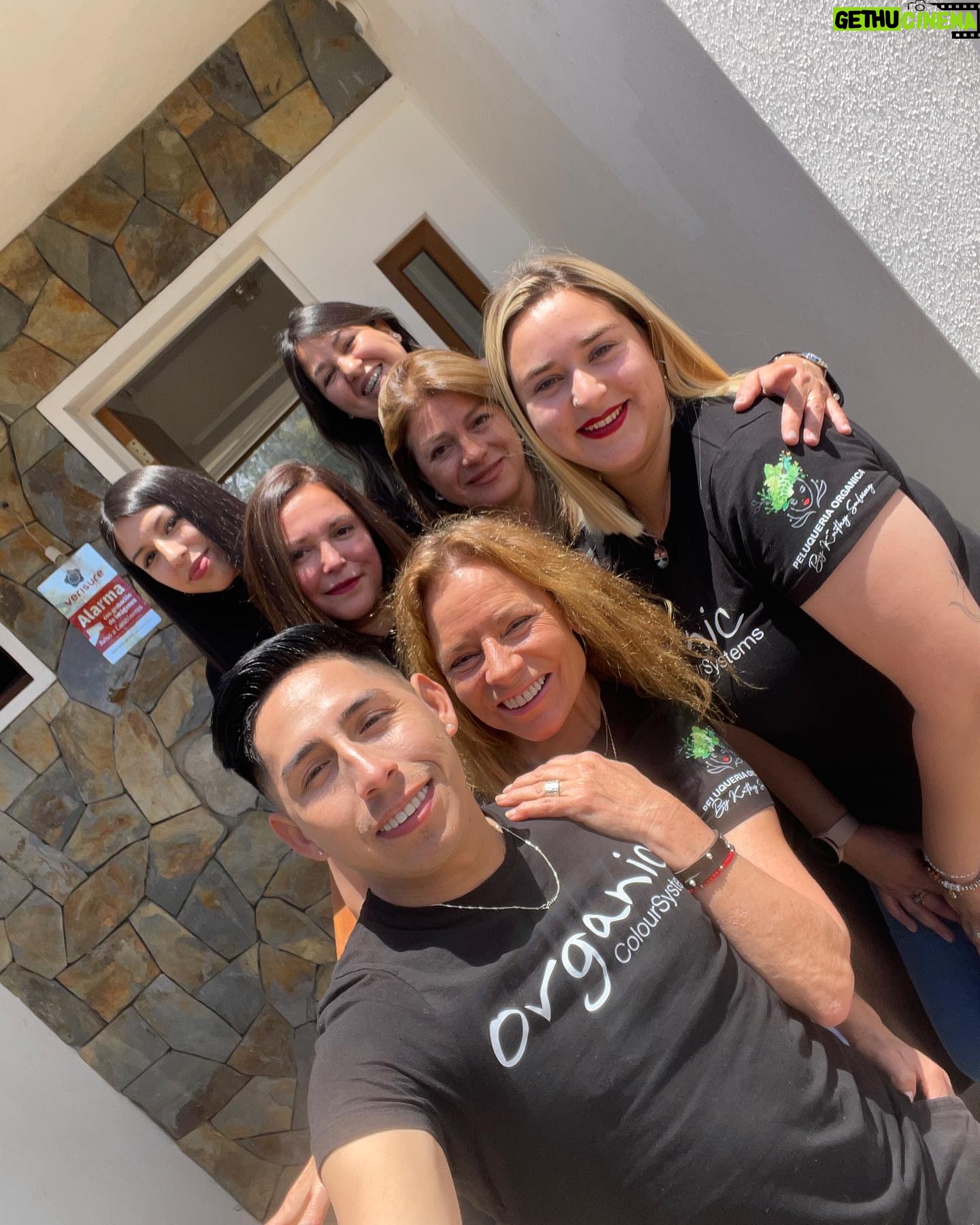 Katherine Salosny Instagram - Todo nuestro equipo presente y disponibles para dar la mejor atención a nuestr@s clientes para las fiestas que se vienen y durante toooodo el verano con una multiplicidad de servicios..ven por tu diagnóstico de pelo gratis y vive la experiencia orgánica para la salud de tu pelo..te esperamos en @peluqueriaorganicaocs by Kathy Salosny en Algarrobo Santa Teresita 2175 antes de la bajada Los Culenes.. También en Vitacura Manquehue norte 2120 Santiago!! www.peluqueríaorganicaocs.cl El verano se vive con todoooo!!