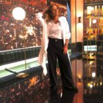Katherine Salosny Instagram - Es hoy ! Es hoy!! Los planes no confesados de @katysalosny Idola y rostro de todos los tiempos, inolvidable hoy la acompañamos en @podemoshablarchv Se ve maravillosa… verdad? El vestuario no es intelectual, no es arte o ciencia. Se Trata de darle placer a las personas, haciéndolas sentir maravillosas. Eso es a lo que la gente reacciona 🪡 @katysalosny Make Up : @javinicole12 Total look : @wendypozolondress #katysalosny #sastreria #diseñosustentable #wendypozo #podemoshablar