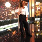 Katherine Salosny Instagram - Es hoy ! Es hoy!! Los planes no confesados de @katysalosny Idola y rostro de todos los tiempos, inolvidable hoy la acompañamos en @podemoshablarchv Se ve maravillosa… verdad? El vestuario no es intelectual, no es arte o ciencia. Se Trata de darle placer a las personas, haciéndolas sentir maravillosas. Eso es a lo que la gente reacciona 🪡 @katysalosny Make Up : @javinicole12 Total look : @wendypozolondress #katysalosny #sastreria #diseñosustentable #wendypozo #podemoshablar