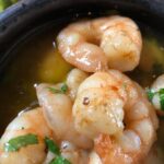Katherine Salosny Instagram - Mi lugar favorito….mi plato favorito camarones al pil pil..ven y elige el tuyo! Finde del 18 abierto de jueves a martes almuerzo y cena importante que reserves tu hora Solo llamando!! @casatunquen 56 9 9748 8028 Avisa si vienes con mascota somos animal friendly