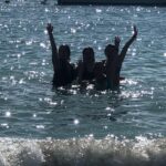 Katherine Salosny Instagram - Somos felices mujeres en Algarrobo disfrutando el mar y la buena vida ..comunidad @hotyogaalgarrobo